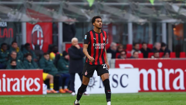 MILAN, ITALY - DECEMBER 28: David Odogu of AC Milan in action during the Serie A match between AC Milan and Hellas Verona FC at Giuseppe Meazza Stadium on December 28, 2025 in Milan, Italy. (Photo by Giuseppe Cottini/AC Milan via Getty Images) Milan, Odogu unico nazionale in campo: contro la Repubblica Ceca da subentrato - immagine 1