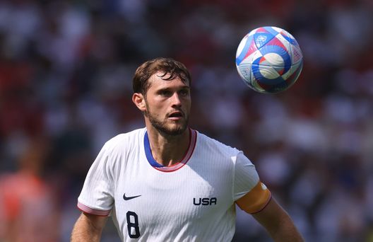 PARIS, FRANCE - AUGUST 02: Tanner Tessmann #8 of Team United States on the ball during the Men's Quarter Final match between Morocco and United States during the Olympic Games Paris 2024 at Parc des Princes on August 02, 2024 in Paris, France. (Photo by Marc Atkins/Getty Images) VN – Gelo totale tra Tessmann e Fiorentina, può saltare. Bloccato anche il Venezia- immagine 2