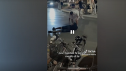 VIDEO / Balotelli barcolla e cade in strada: il video è virale