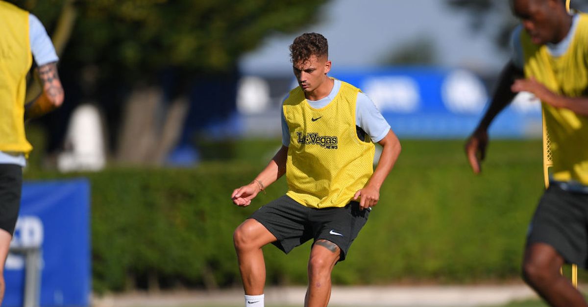 Inter Esposito Ai Saluti L attaccante Pronto A Passare In Prestito Al 