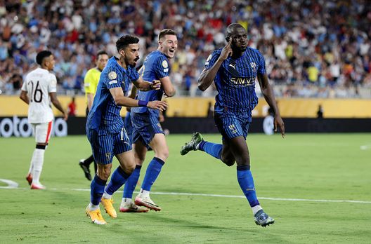 Kalidou Koulibaly, numero 3 dell'Al Hilal, festeggia il terzo gol della sua squadra contro il Manchester City durante il Mondiale per club L’Arabia Saudita minaccia l’Europa: pronto un nuovo regolamento per permettere più acquisti- immagine 2