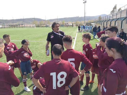 La squadra di Ugi, composta da adolescenti guariti da un tumore, scende in campo con “100%”- immagine 2