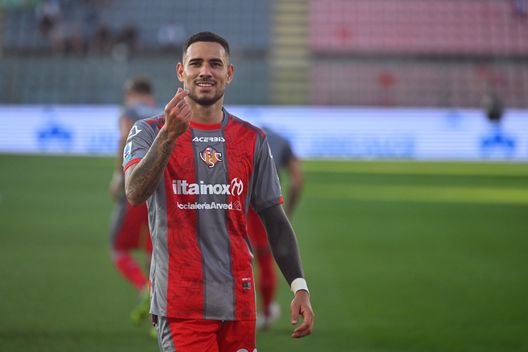 CREMONA, ITALY - AUGUST 29: Antonio Sanabria of US Cremonese celebrates after scoring the 2-0 goal during the Serie A match between US Cremonese and US Sassuolo Calcio at Stadio Giovanni Zini on August 29, 2025 in Cremona, Italy. (Photo by Marco M. Mantovani/Getty Images) Barbieri (La Provincia Cremona): “Sanabria? Avvio difficile, ora è importante”- immagine 3