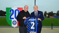 Max Pezzali ad Appiano Gentile: le foto con Marotta e i calciatori