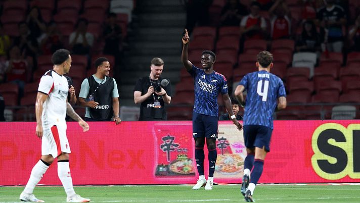 SINGAPORE, SINGAPORE - JULY 23: Bukayo Saka of Arsenal celebrates after scoring the team's first goal during the Pre-Season Friendly match between Arsenal FC and AC Milan at National Stadium on July 23, 2025 in Singapore. (Photo by Yong Teck Lim/Getty Images)  arsenal-milan-national-stadium-singapore-amichevoli-tournee-asiatica-estiva-diretta-live-risultato-gol-formazioni-ufficiali-news