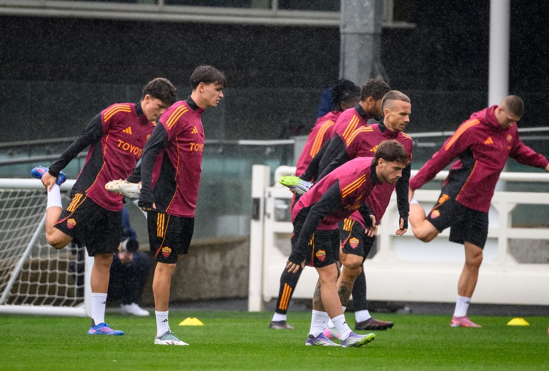 Roma, la seduta pomeridiana aperta ai tifosi al St. George’s Park – FOTO GALLERY - immagine 41