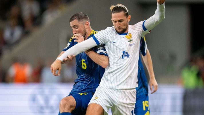 Adrien Rabiot (centrocampista della Francia) | Getty Images Deschamps sui fischi a Rabiot: 'Inaccettabile, è un giocatore della Francia'