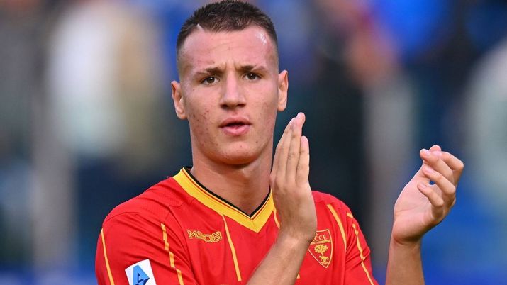 Francesco Camarda (attaccante AC Milan in prestito al Lecce) | Milan News (Credits foto: Getty Images) Francesco Camarda, attaccante del Milan in prestito al Lecce, tornerà a disposizione dei giallorossi il 21 aprile