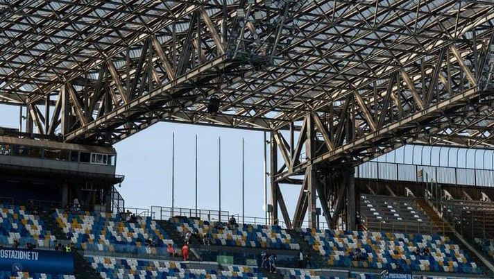 Lo Stadio Diego Armando torna a fare da cornice, dopo un'intera sosta nazionali (ed una gara disputata in trasferta), alle partite della Società Sportiva Calcio Napoli targata (sul campo) Antonio Conte. L'avversario odierno è il Lecce e la gara avrà inizio alle 15:00. 'No place like home' è la frase con cui il social media manager, mediante un post (contenente le seguenti foto) pubblicato sull'account Instagram del club, celebra l'impianto di Fuorigrotta. stadio maradona