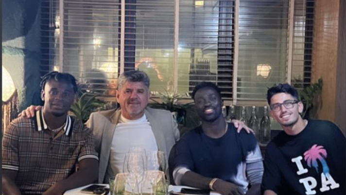 Duvan Zapata, incontro con gli agenti a Londra: sul piatto c’è l’ipotesi Roma Duvan Zapata, incontro con gli agenti a Londra: sul piatto c’è l’ipotesi Roma - immagine 1