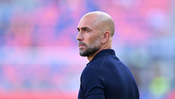 BOLOGNA, ITALY - AUGUST 30: Marco Di Vaio, a former Bologna player, looks on prior to the Serie A match between Bologna FC 1909 and Como 1907 at Renato Dall'Ara Stadium on August 30, 2025 in Bologna, Italy. (Photo by Alessandro Sabattini/Getty Images) Mercato – Di Vaio in Argentina a scovare talenti - immagine 1