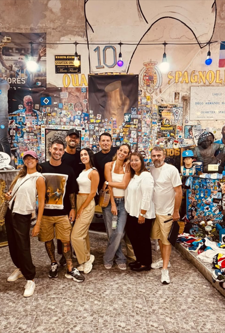 Politano e Spinazzola al murale di Maradona: maglia speciale per Matteo – GALLERY - immagine 7