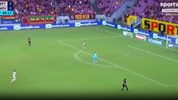 Video – Assurdo, sbaglia il passaggio dopo soli 18″: autogol tragicomico