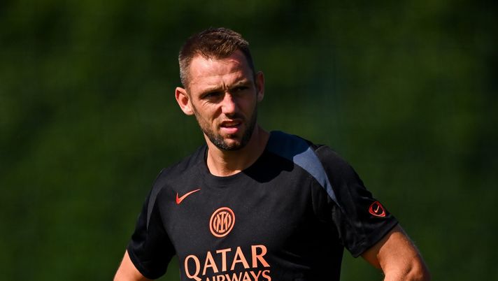 De Vrij: “Calmo, razionale e positivo. A Thuram ruberei la fisicità. Ecco i miei tre idoli” - immagine 1