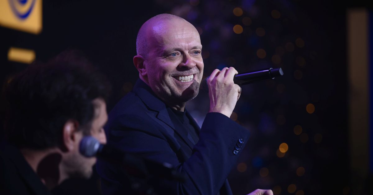 Max Pezzali, esibizione a sorpresa all’Aquafan di Riccione 33 anni dopo la prima volta Max Pezzali, esibizione a sorpresa all’Aquafan di Riccione 33 anni dopo la prima volta