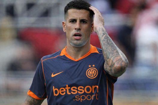 Pedullà: “Inter pagherebbe a Cancelo 3 milioni su 9. E ha detto Jorge Mendes che…”- immagine 2