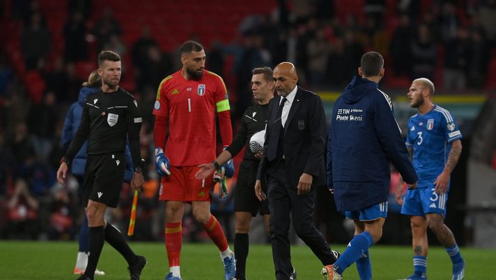 “Vergogna”, “Andate a zappare”: il disastro della Nazionale sui quotidiani - immagine 1