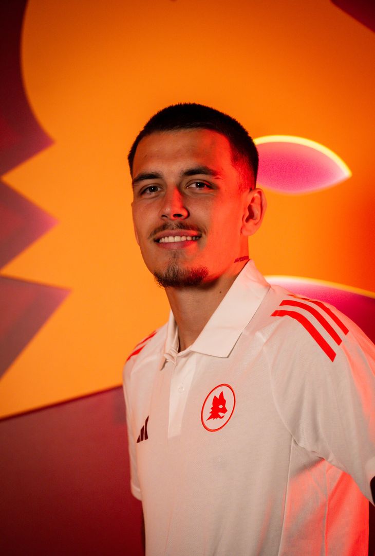 Trigoria, la firma e il primo allenamento di Enzo Le Fée con la Roma – FOTO GALLERY - immagine 21