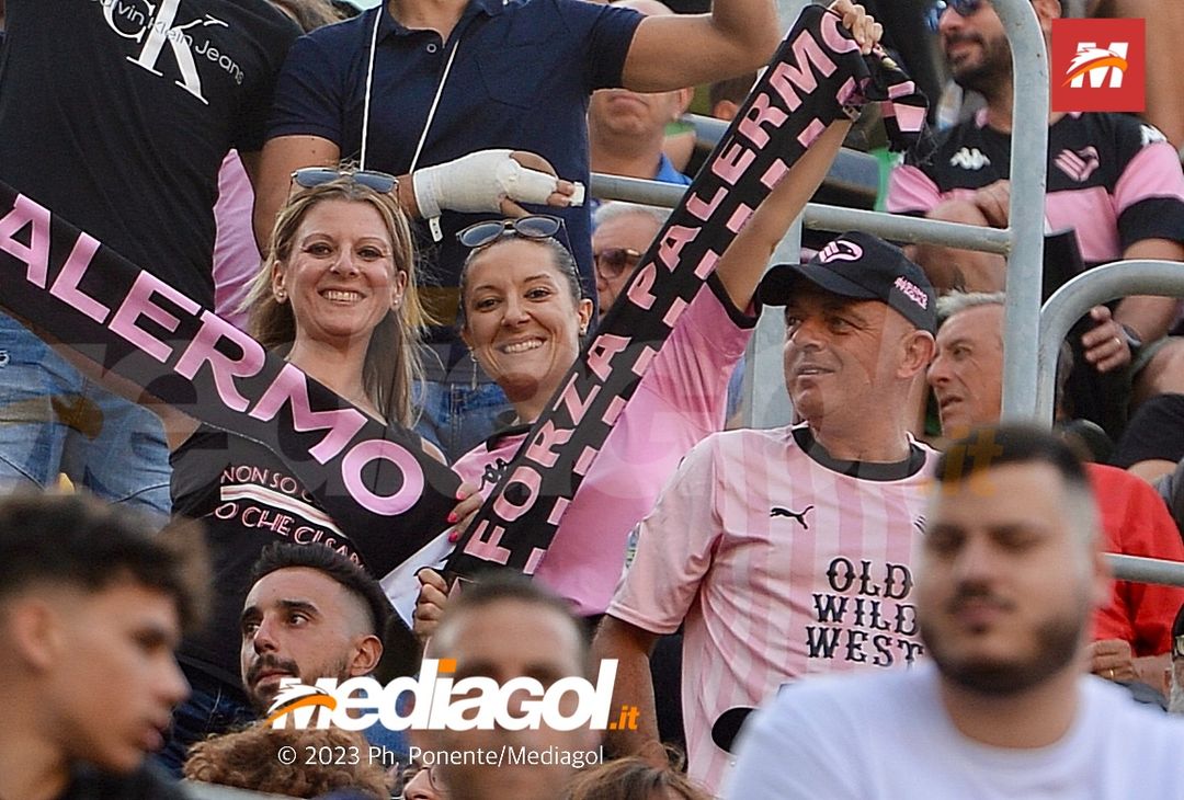 FOTOTIFO Palermo-Feralpisalò 3-0, gli scatti ai tifosi al “Renzo Barbera” (GALLERY) - immagine 87