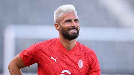 LOS ANGELES, CALIFORNIA - JULY 24: Olivier Giroud of AC Milan looks on during AC Milan training session on July 24, 2023 in Los Angeles, California. (Photo by Claudio Villa/AC Milan via Getty Images)