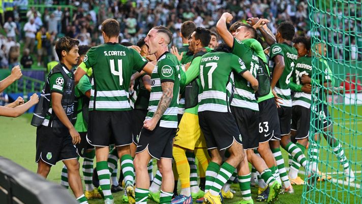 LISBON, PORTUGAL - SEPTEMBER 13: Nuno Santos of Sporting CP celebrates with teammates after Paulinho (obscured) scored their team's first goal during the UEFA Champions League group D match between Sporting CP and Tottenham Hotspur at Estadio Jose Alvalade on September 13, 2022 in Lisbon, Portugal. (Photo by Octavio Passos/Getty Images) Europa League