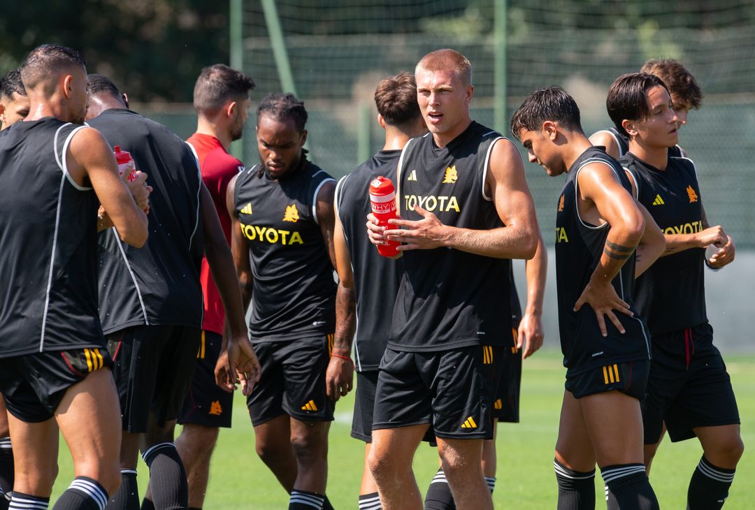 La Roma torna ad allenarsi in vista della sfida contro il Verona – FOTO GALLERY - immagine 25