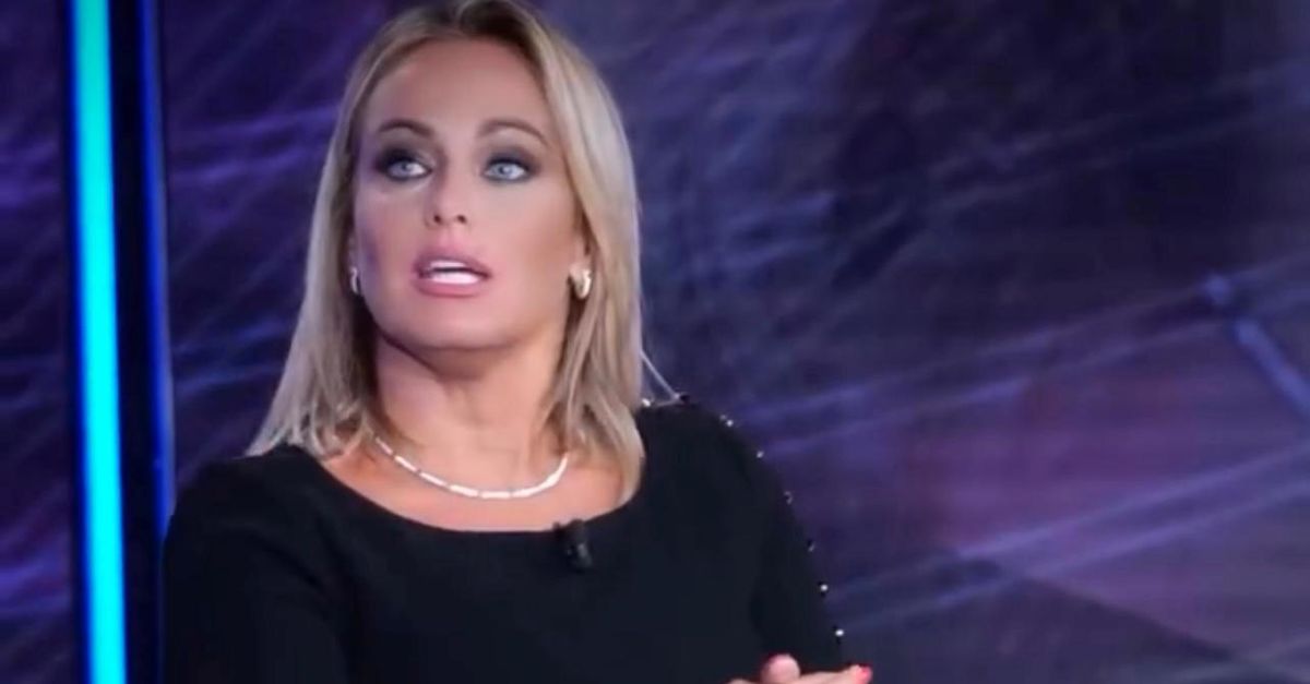 Sonia Bruganelli e Madonia insieme a Formentera, Chi: “Con Paolo Bonolis ha mantenuto…”