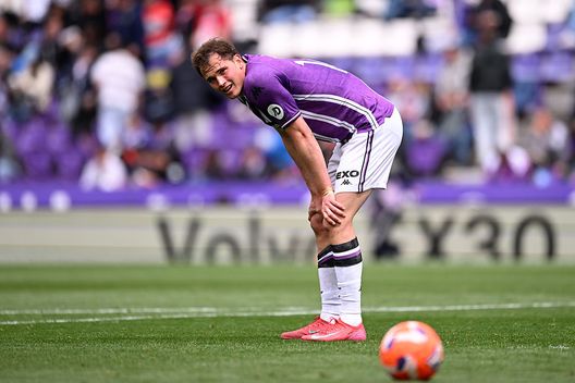 Juanmi Latasa del Real Valladolid (Foto di Denis Doyle/Getty Images) Real Valladolid, le maglie della squadra diventano camici pediatrici- immagine 3