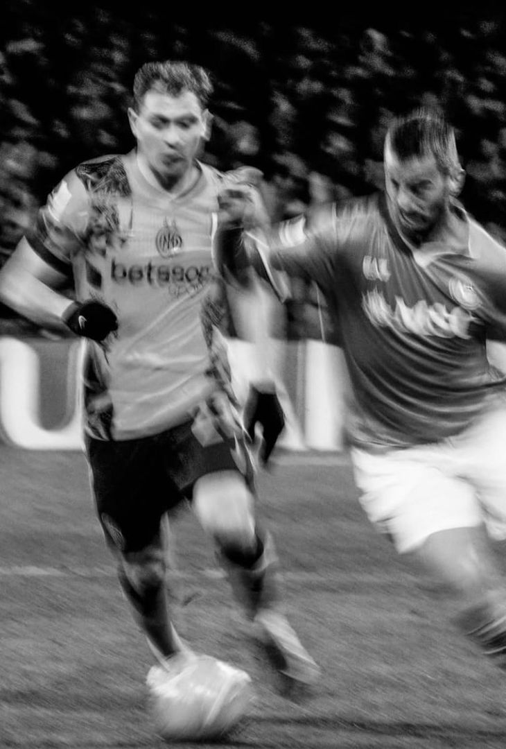 Il Napoli ha pubblicato sui suoi profili social una serie di scatti che ritraggono gli azzurri in alcuni momenti salienti del big match contro l'Inter.