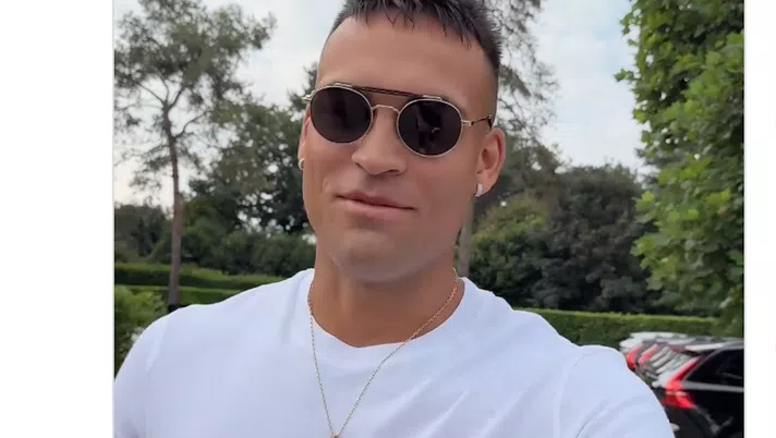 VIDEO / Inter, ecco l’arrivo di Lautaro ad Appiano: “Ciao ragazzi, tutto bene?” - immagine 1