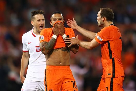 Memphis Depay si dispera dopo il rigore fallito al 90'. (Photo by Dean Mouhtaropoulos/Getty Images) Olanda-Polonia, i precedenti: lo spettacolare 2-2 dell’edizione 2022 di Nations League- immagine 3
