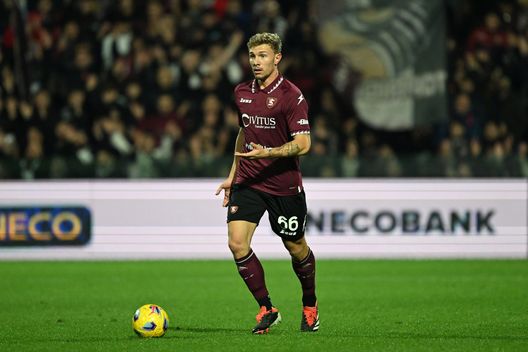 SALERNO, ITALY - JANUARY 21: Matteo Lovato of US Salernitana during the Serie A TIM match between US Salernitana and Genoa CFC - Serie A TIM at Stadio Arechi on January 21, 2024 in Salerno, Italy. (Photo by Francesco Pecoraro/Getty Images)