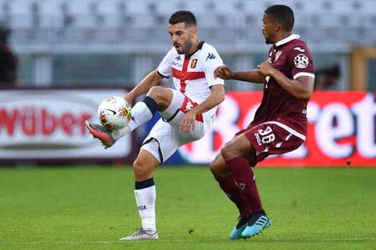 TURIN, ITALY - JULY 16: Iago Falque (L) of Genoa CFC is challenged by Gleison Bremer (L) of Torino FC during the Serie A match between Torino FC and Genoa CFC at Stadio Olimpico di Torino on July 16, 2020 in Turin, Italy. (Photo by Valerio Pennicino/Getty Images)