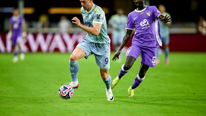 WASHINGTON, DC - JUNE 18: Dusan Vlahovic of Juventus plays the ball forward during the FIFA Club World Cup 2025 group G match between Al Ain FC and Juventus FC at Audi Field on June 18, 2025 in Washington, United States. (Photo by Daniele Badolato - Juventus FC/Juventus FC via Getty Images) Juventus