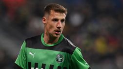 Mercato Lazio, Pinamonti lascia il Genoa e torna al Sassuolo: piace a Sarri, ma…
