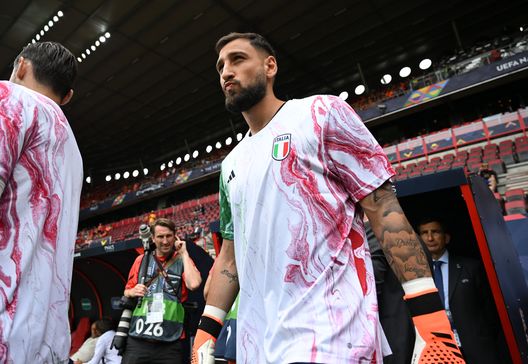 ENSCHEDE, NETHERLANDS - JUNE 18: Gianluigi Donnarumma of Italy arrives before the UEFA Nations League 2022/23 third-place match between Netherlands and Italy at FC Twente Stadium on June 18, 2023 in Enschede, Netherlands. (Photo by Claudio Villa/Getty Images)