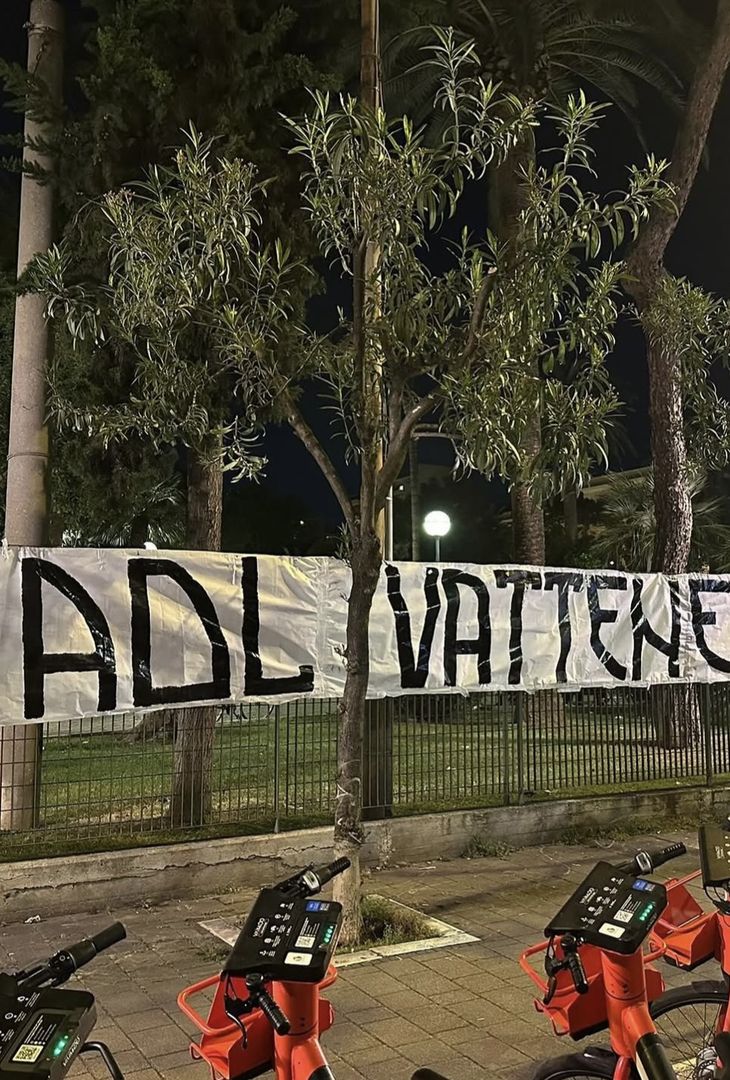 GALLERY A Bari esplode la contestazione! Spuntano striscioni contro De Laurentiis- immagine 1