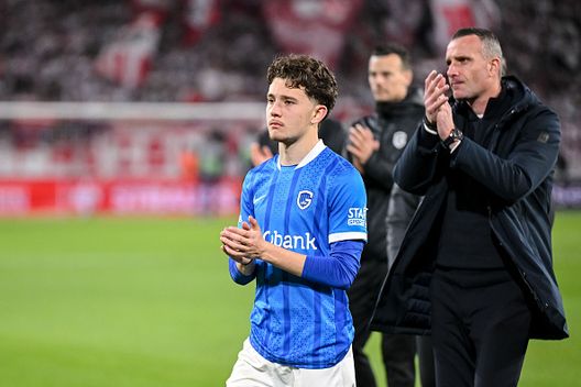 Freiburg im Breisgau, Germany - March 19: Konstantinos Karetsas of KRC Genk and head coach Nicky Hayen of KRC Genk gestures during the UEFA Europa League 2025/26 Round of 16 Second Leg match between SC Freiburg and KRC Genk at Stadion am Wolfswinkel on March 19, 2026 in Freiburg im Breisgau, Germany. (Photo by Harry Langer/DeFodi Images/DeFodi via Getty Images) Karetsas