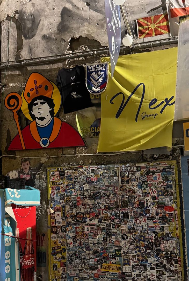 GALLERY Dalma e Giannina Maradona in visita ai quartieri spagnoli: il ricordo di D10S - immagine 4