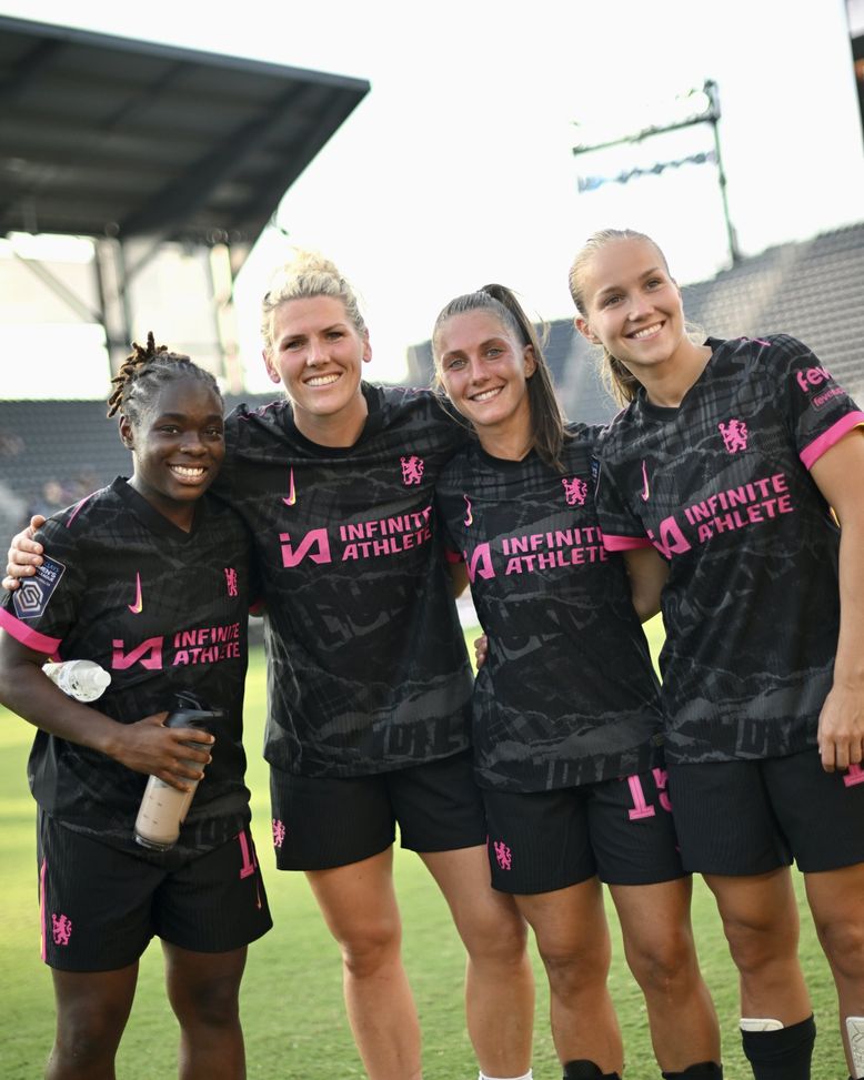 Il Chelsea femminile vieta autografi e selfie per motivi di sicurezza