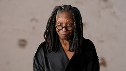 Whoopi Goldberg sarà in Un posto al sole: “Regalo fantastico per i 30 anni della fiction”