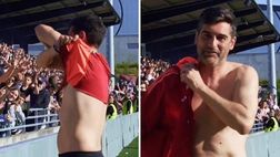Ex Milan, lo spogliarello di mister Fonseca per i tifosi del Lione | VIDEO