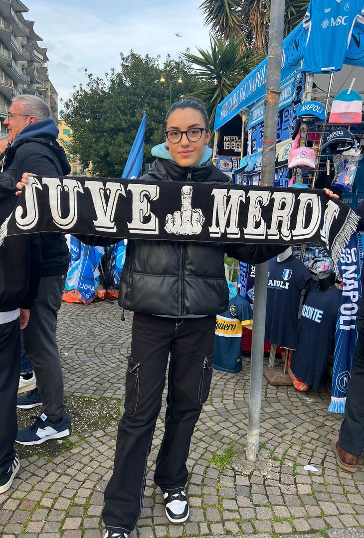 GALLERY Tutto pronto per Napoli-Juventus, tifosi in delirio fuori al Maradona - immagine 4