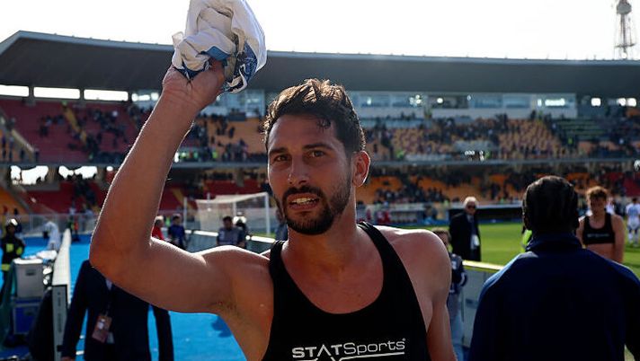 LECCE, ITALY - APRIL 19: Edoardo Goldaniga of Como celebrate the victory after the Serie A match between Lecce and Como at Stadio Via del Mare on April 19, 2025 in Lecce, Italy. (Photo by Maurizio Lagana/Getty Images) Goldaniga: “Fabregas mi fa crescere, arriverà a livelli importanti. Diao? Questo club…” - immagine 1