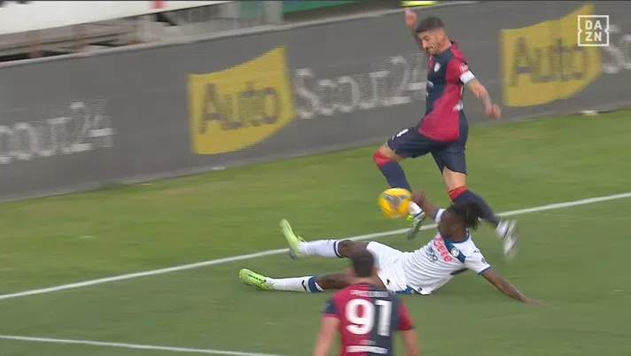 Cagliari-Atalanta, Marelli: “Negato rigore ai sardi, braccio fuori controllo tanto è vero che…” - immagine 1