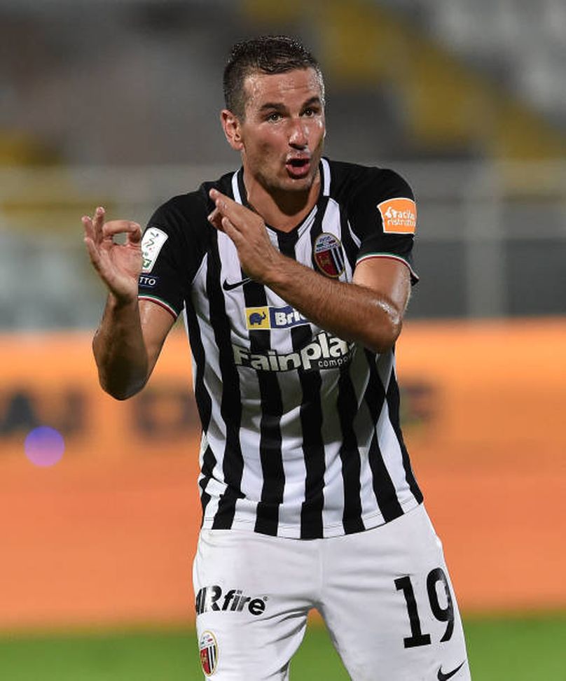 Padoin con la maglia dell'Ascoli. (Photo by Giuseppe Bellini/Getty Images for Lega Serie B) La tradizione continua: Padoin è il nuovo allenatore della Primavera della Juventus- immagine 2