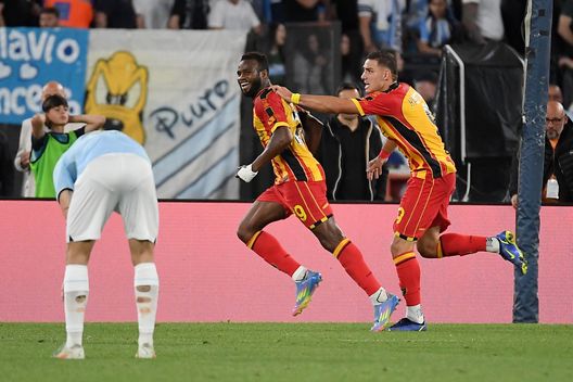 Lassana Coulibaly esulta dopo il gol del vantaggio durante la partita di Serie A tra Lazio e Lecce. (Foto di Marco Rosi - SS Lazio/Getty Images) Ali tarpate, la Lazio fuori dall’Europa: non succedeva da 10 stagioni- immagine 4