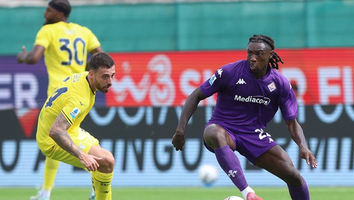 FLORENCE, ITALY - SEPTEMBER 22: Moise Kean of ACF Fiorentina in action during the Serie A match between Fiorentina and SS Lazio at Stadio Artemio Franchi on September 22, 2024 in Florence, Italy. (Photo by Gabriele Maltinti/Getty Images) Gila