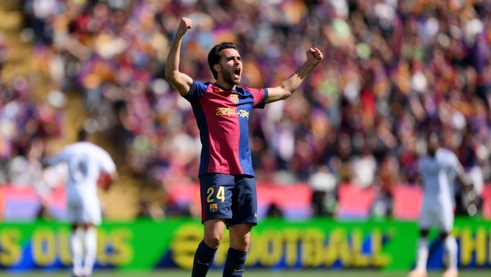 BARCELONA, SPAIN - MAY 11: Eric Garcia of FC Barcelona celebrates scoring his team's first goal during the LaLiga match between FC Barcelona and Real Madrid CF at Estadi Olimpic Lluis Companys on May 11, 2025 in Barcelona, Spain. (Photo by David Ramos/Getty Images) Eric Garcia bacchetta Yamal: “Quel ba*****o potrebbe passare più palloni” - immagine 1