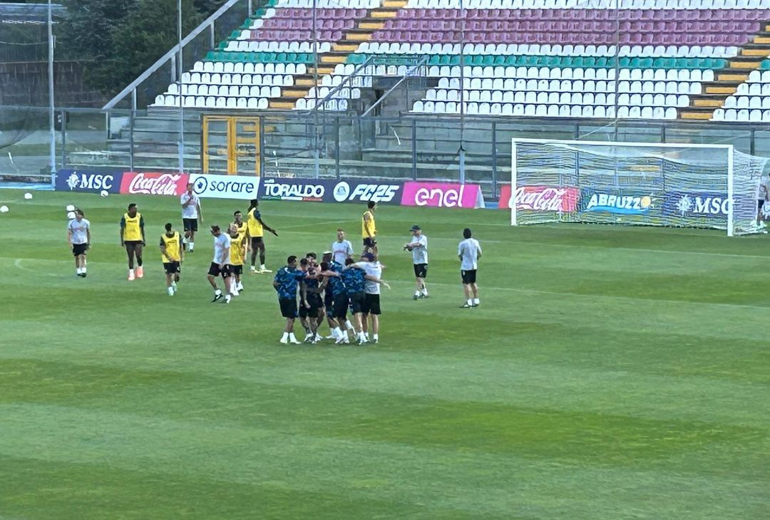 GALLERY La squadra di Osimhen e Kvara si aggiudica la sfida dei tiri in porta - immagine 3